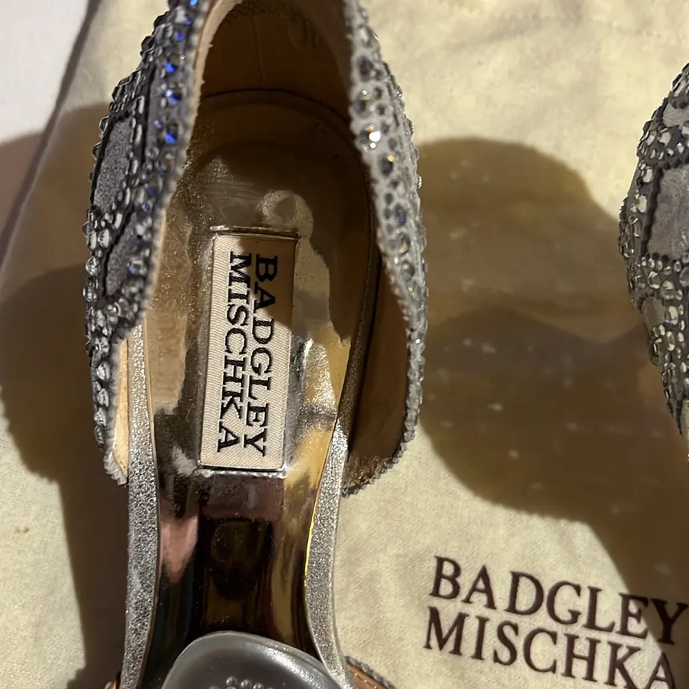 Badgley Mischka Silver Embellished Heels size 7
Wedding, quinceanera, party - Image 6