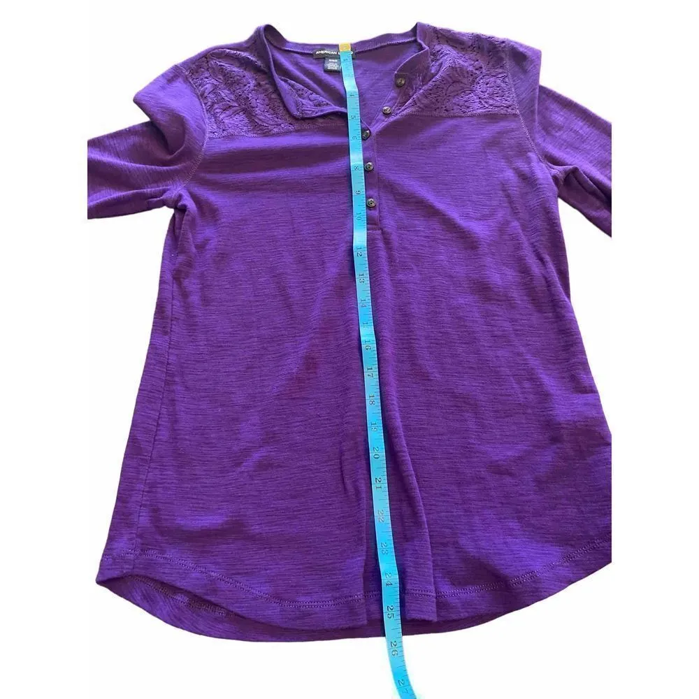 American Living purple half button up blouse with lace shoulder line size medium - Image 9