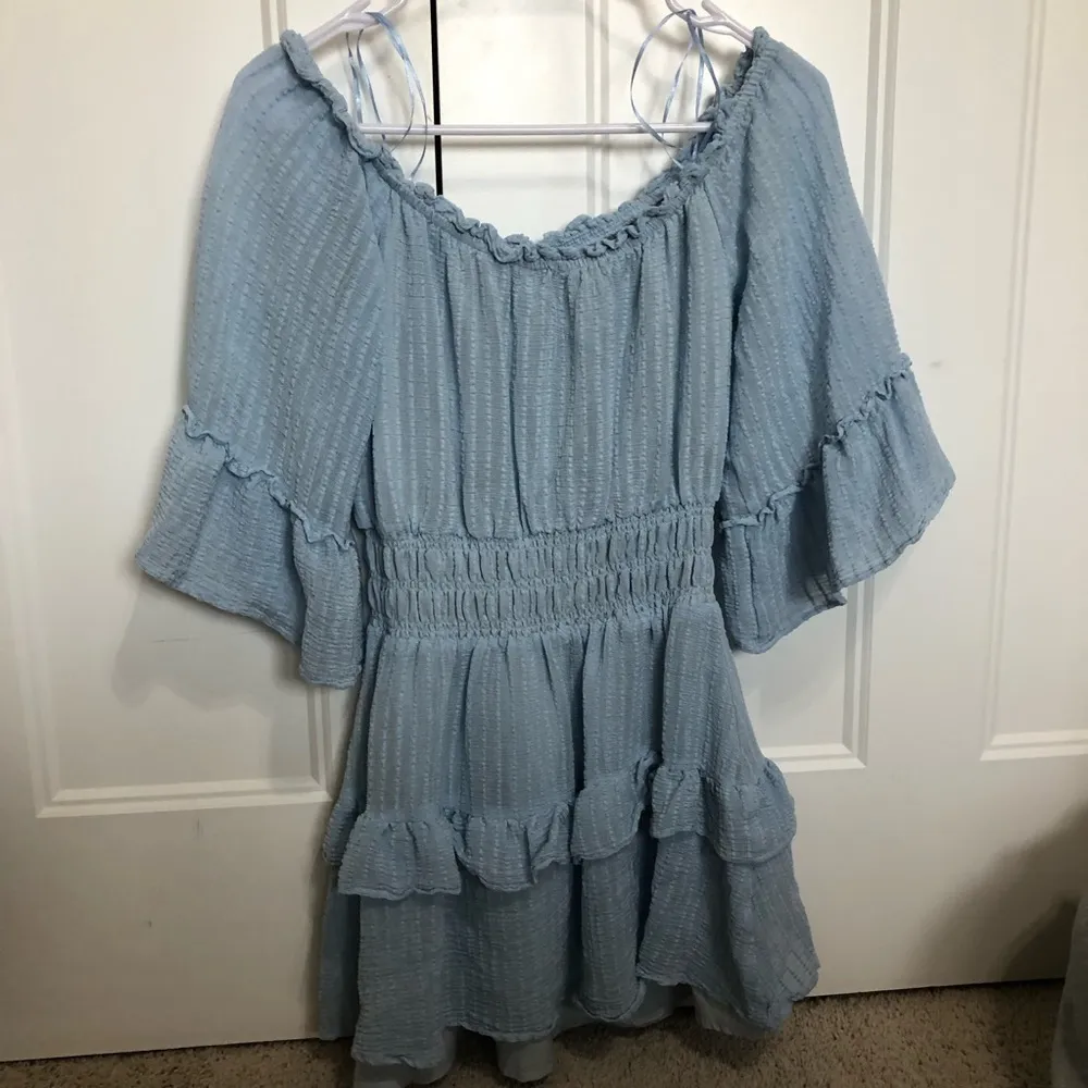 Le Lis Sky Blue Textured dress size small - Image 3