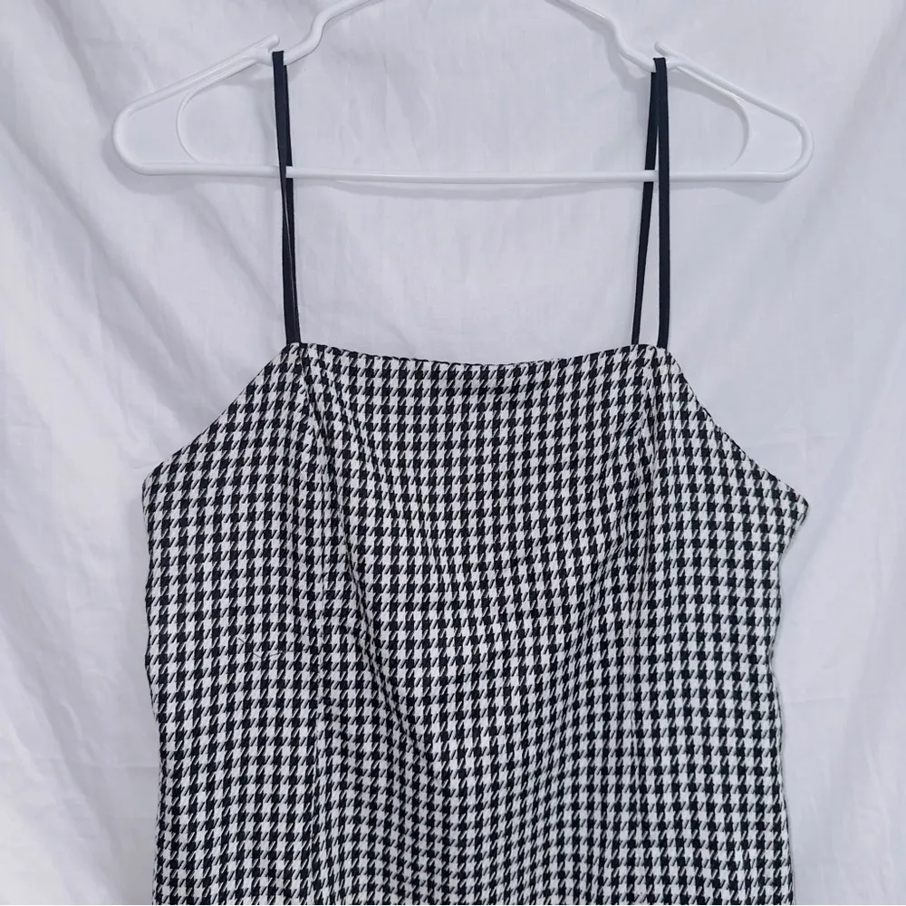 Urban Outfitter Black White Houndstooth Sleeveless Mini Dress size medium - Image 2
