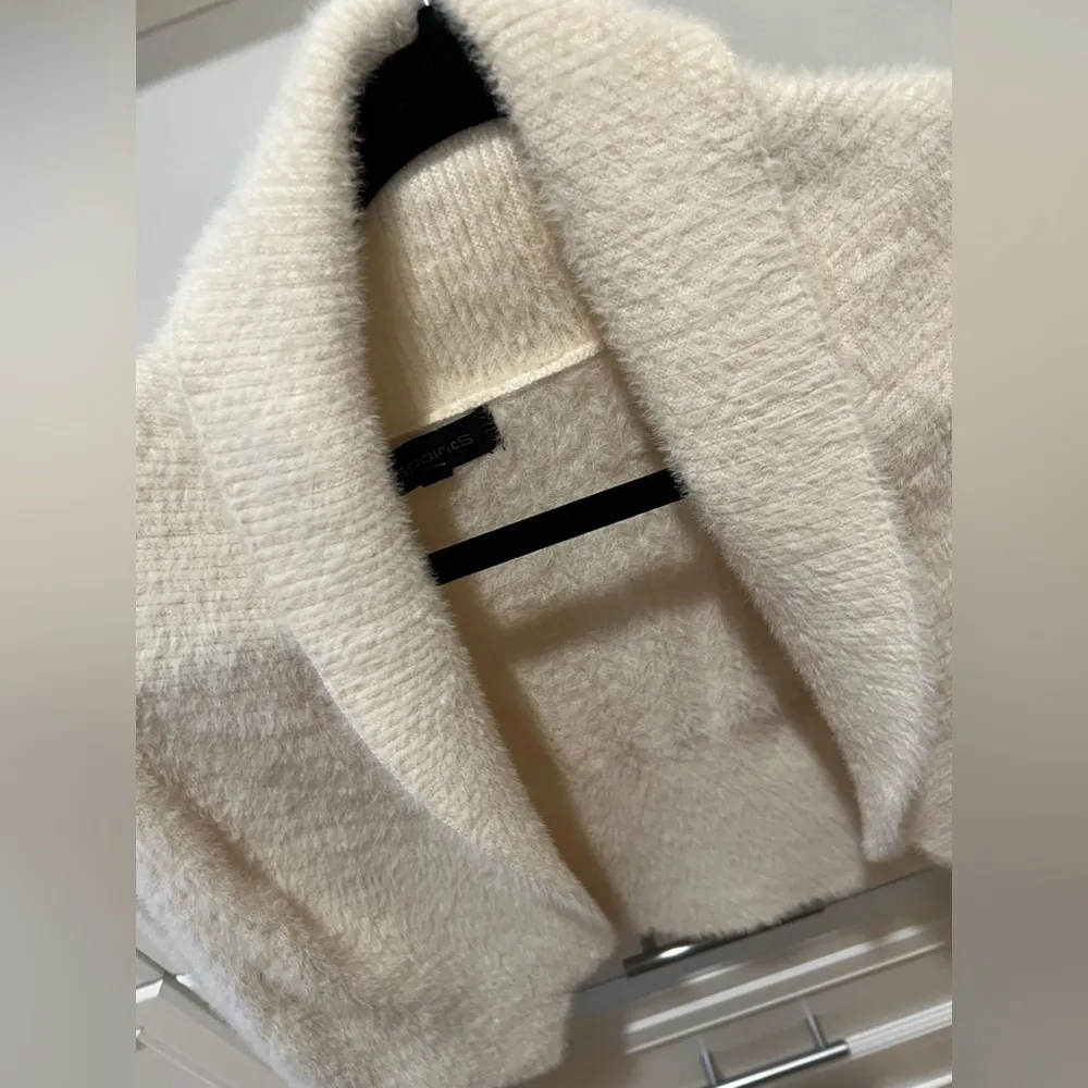 Cream Fuzzy Shrug Sweater Size M - Image 3