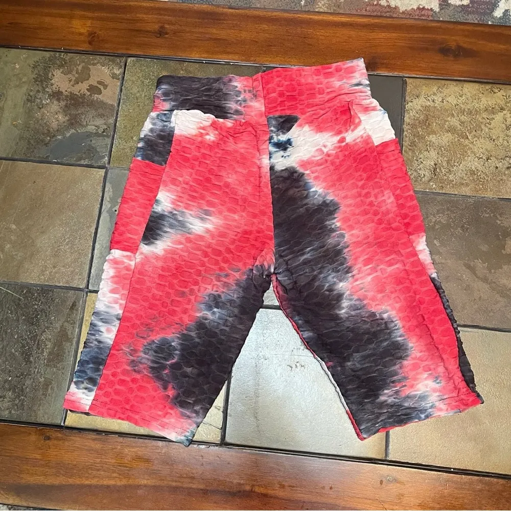 New Women’s active Tie dye biker shorts leggings size L/XL
New With side pocket - Image 2