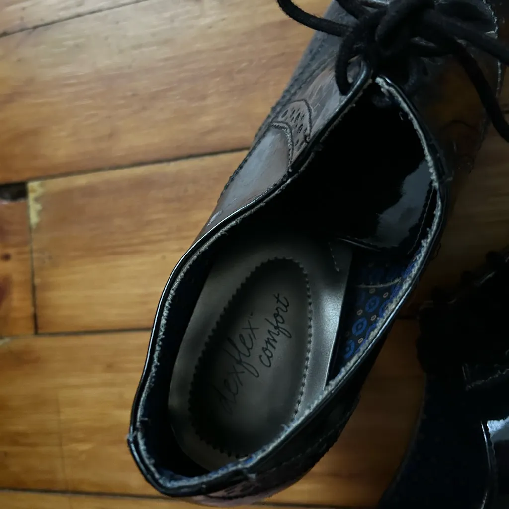 Dexflex Comfort Black Chunky Heels with Brogue Detailing 8.5 - Image 2