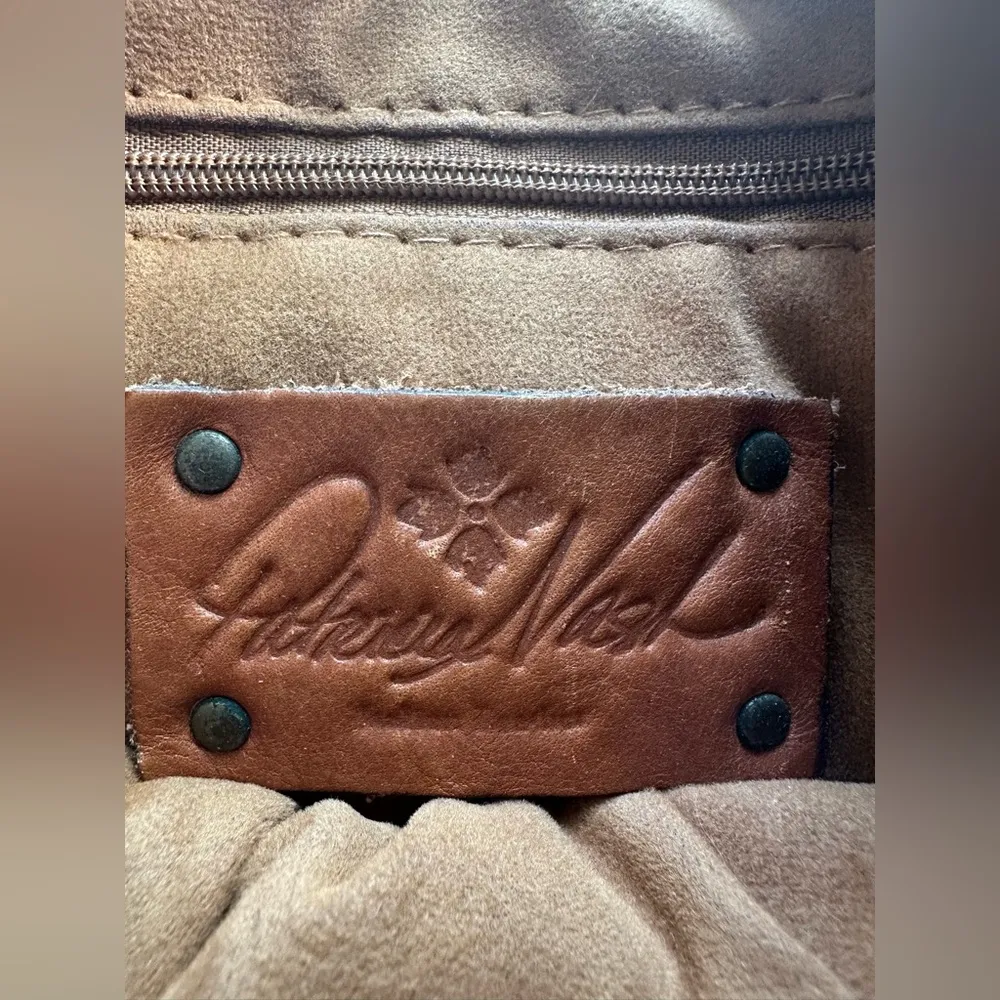 Patricia Nash Avellino Brown Italian Leather Crossbody Shoulder Bag Purse Stamp - Image 4