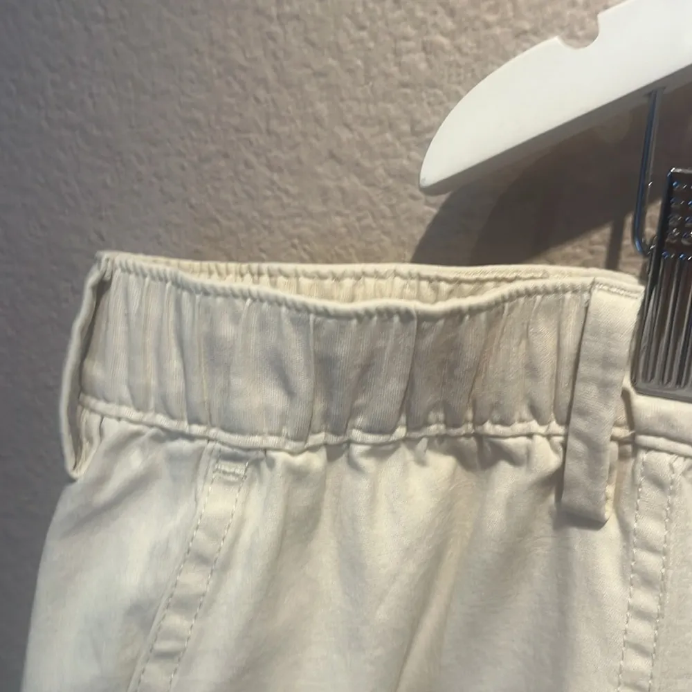 Lands’ End Women’s Light Khaki Mid Rise Straight Leg Button roll cuff pants 24W - Image 7