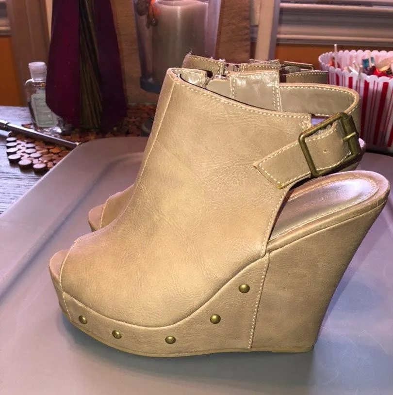 Tan Wedge Sandals Size 7 - Image 2