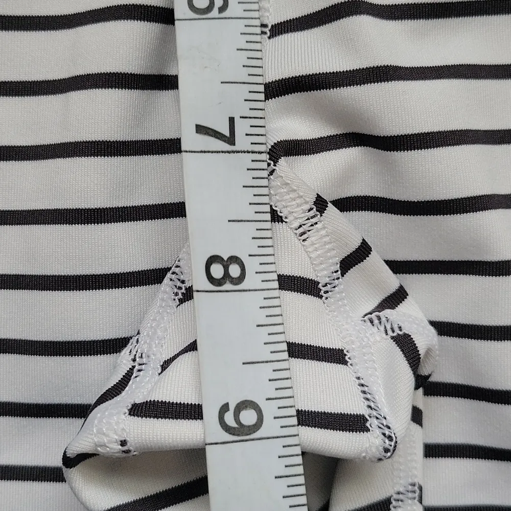 Scorpio Sol white striped cropped leggings size small - Image 8