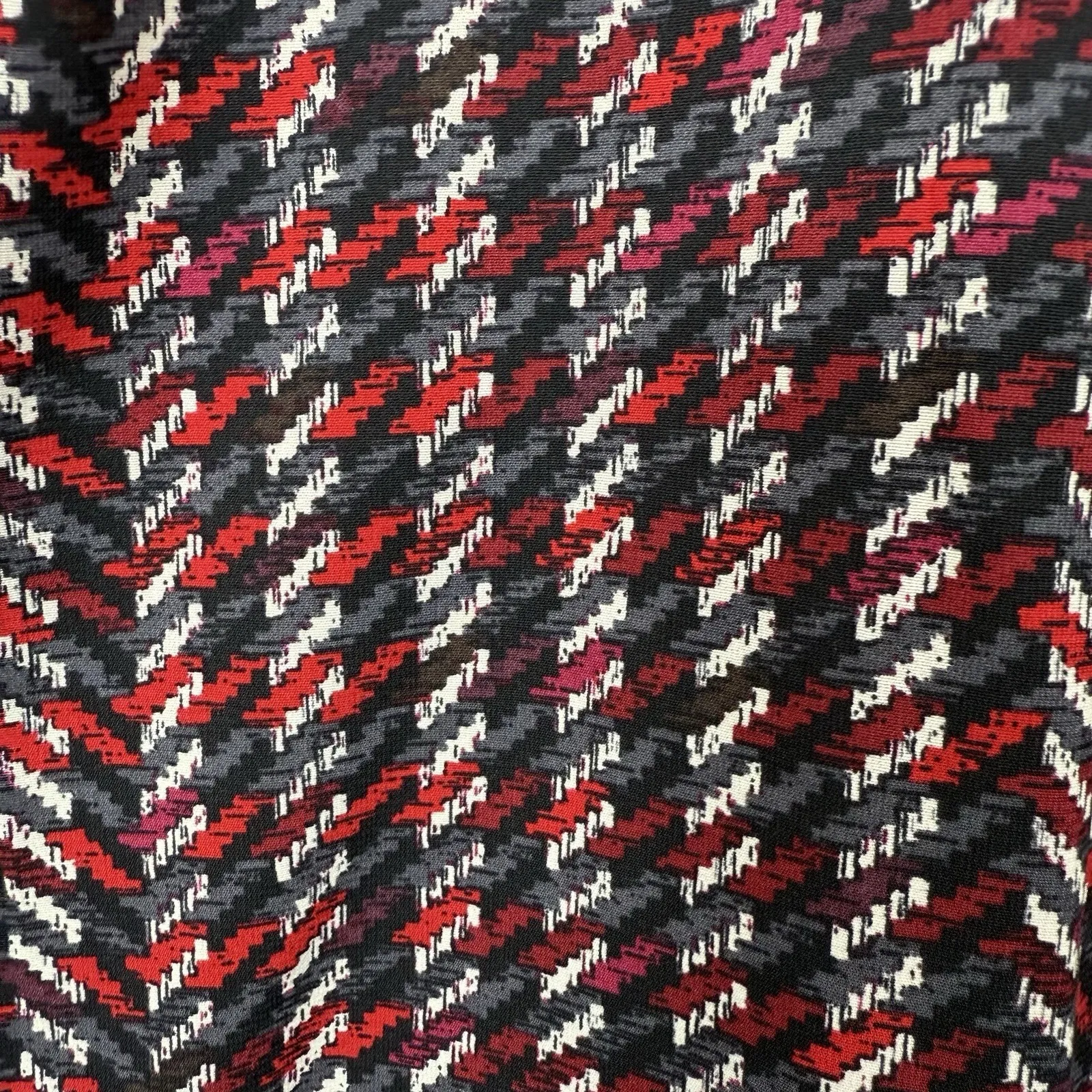 Catherines Red Black Geometric Button Up 3/4 Sleeve Y Neck Blouse Size 5X - Image 6