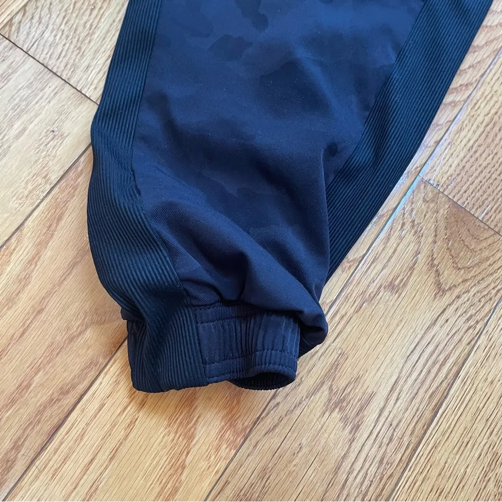 Athleta Brooklyn Lined Camo Joggers in Black Lux Camo Sz 6 - Image 13