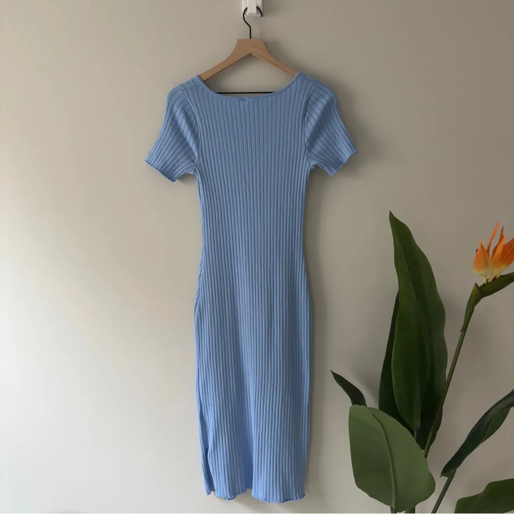 H&M Divided Light Blue Ribbed Midi Dress Slit Sides Short Sleeve Sweetheart EUC - Image 4