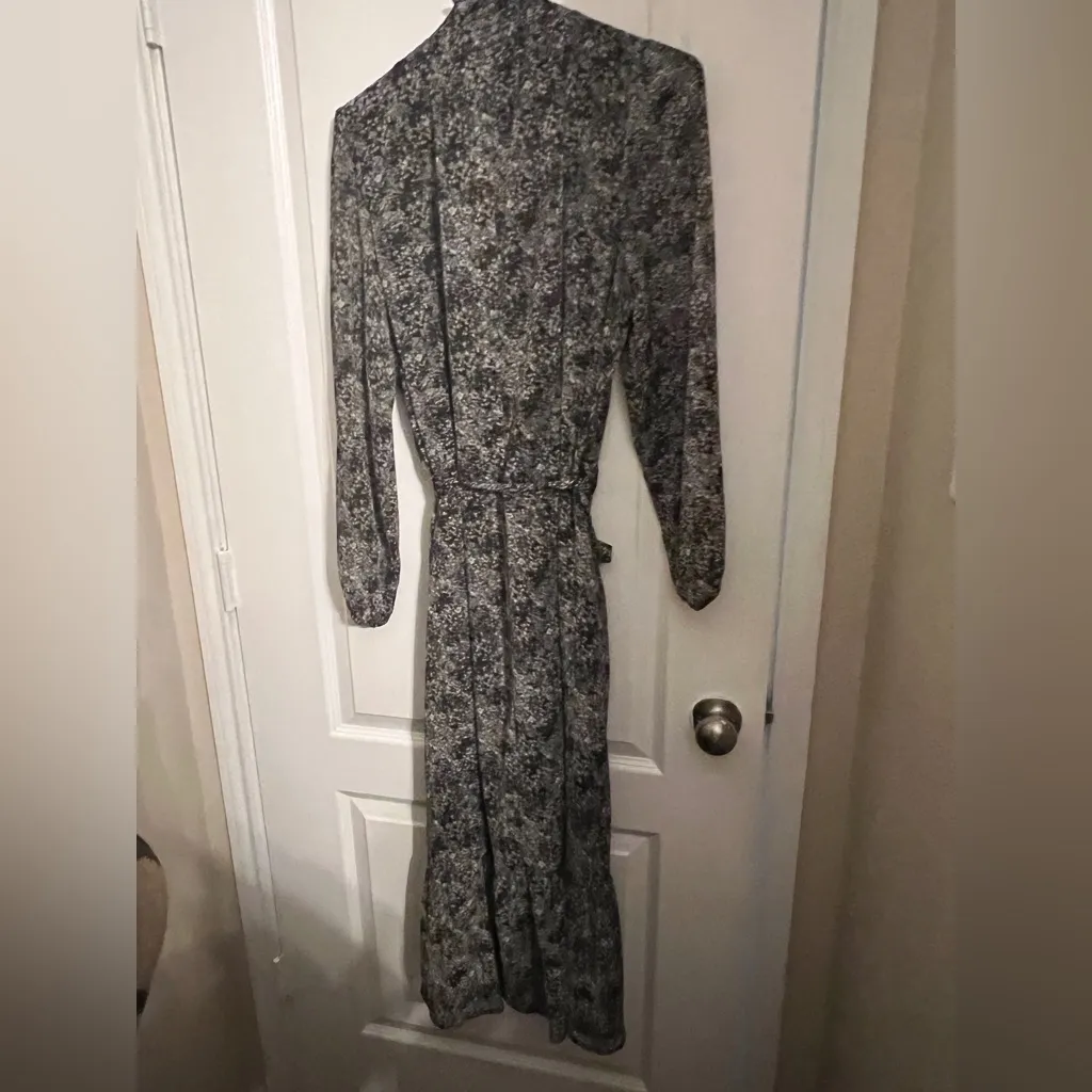 Banana Republic Black and Gray Casual Button Down Shirt - Image 2