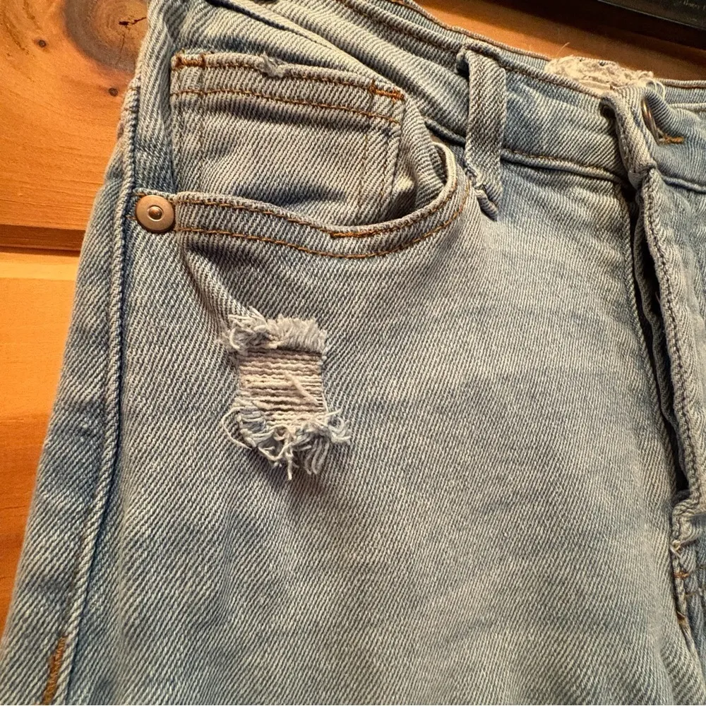 Altar’d State Distressed Light Wash Denim Jeans size 25/1. - Image 3