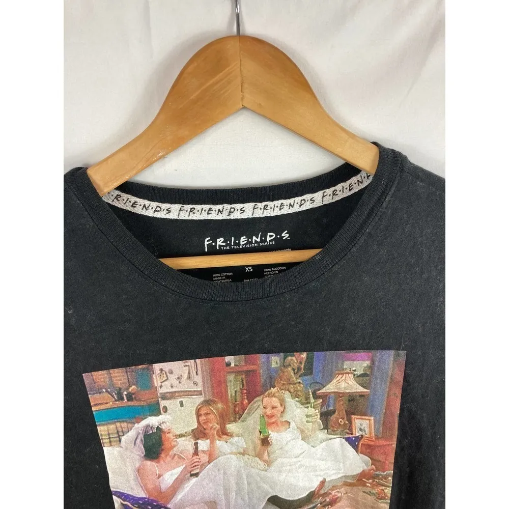 FRIENDS Sunday Funday Graphic tshirt size XS - Image 2