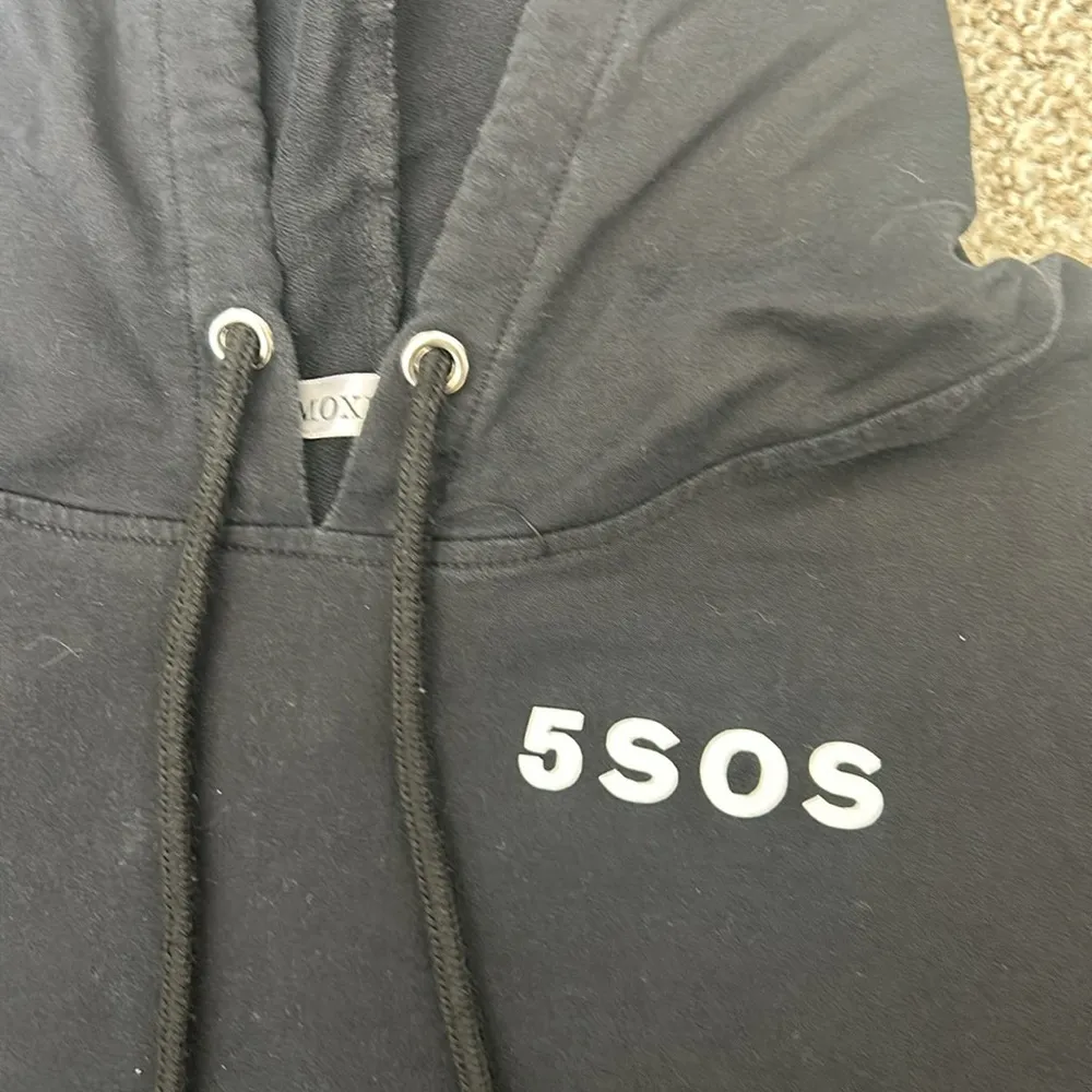 5sos cropped hoodie - Image 2