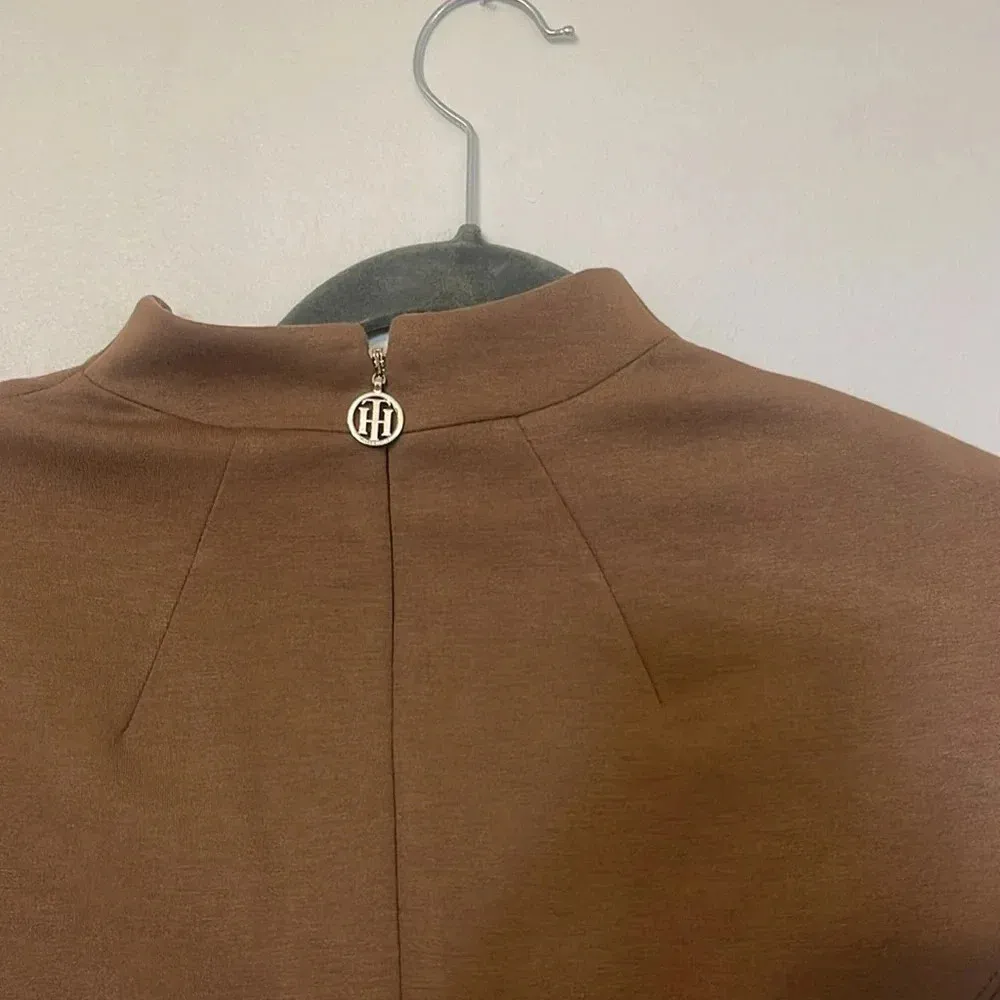 Tommy Hilfiger Women's Sheath Scuba Sleeveless V-Neck Dress NWT size 2 - Image 9