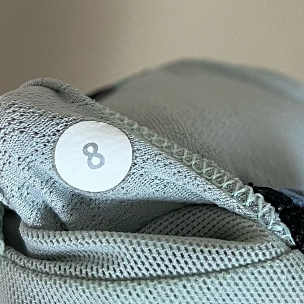 Lululemon Size 8 Roll Out Tank Heathered Black Petal Pop Yoga Flowy Boho Floral - Image 9