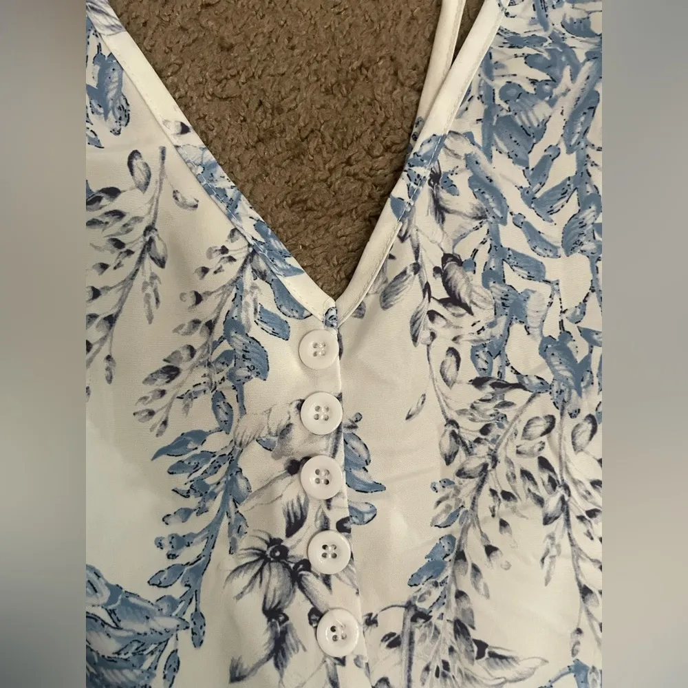 NWT Shein VCAY Full-Print Cross Back White and Blue Floral Pattern Romper - Image 4