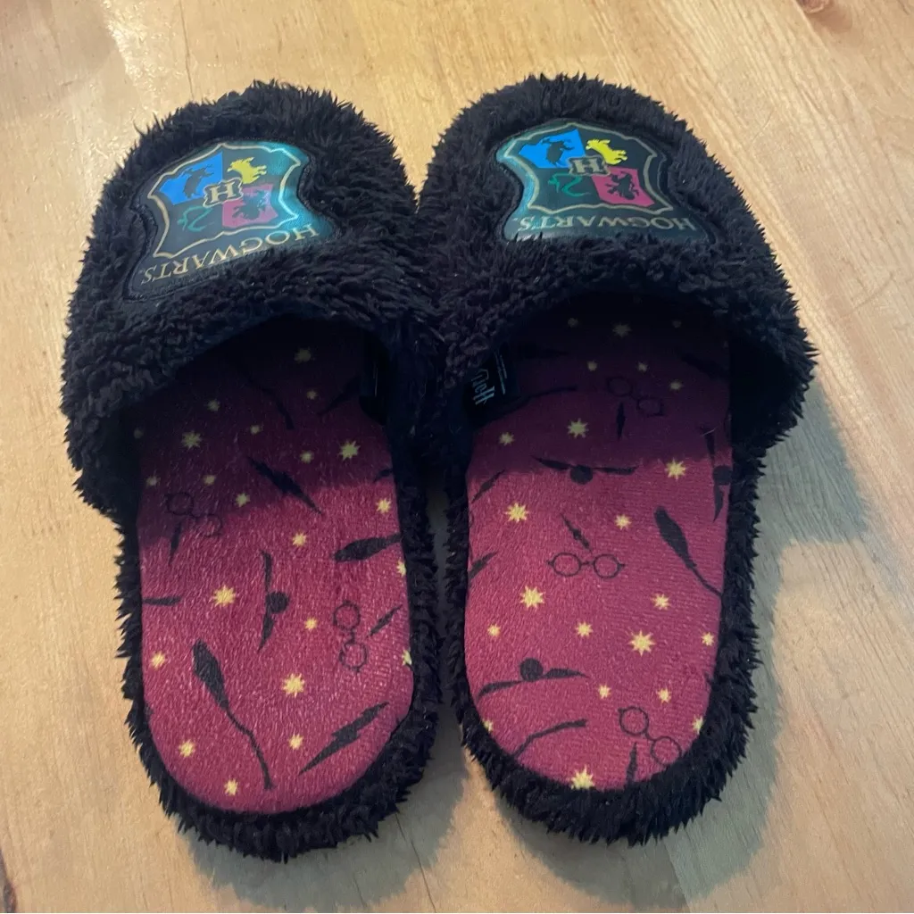 Hogwarts Black Fuzzy Slippers unisex (W6-9)(M5-8) good condition - Image 2