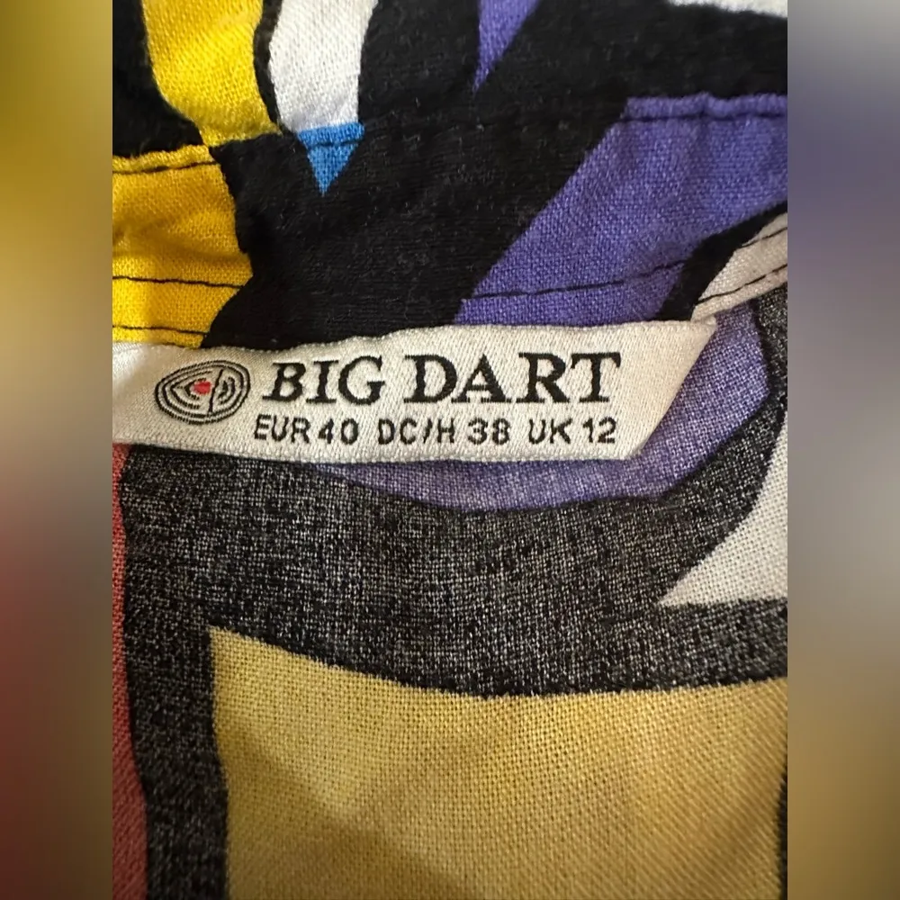 EUC BIG DART Red and Blue ABSTRACT Casual Button Down Shirt with Artistic Design Size M - Image 6