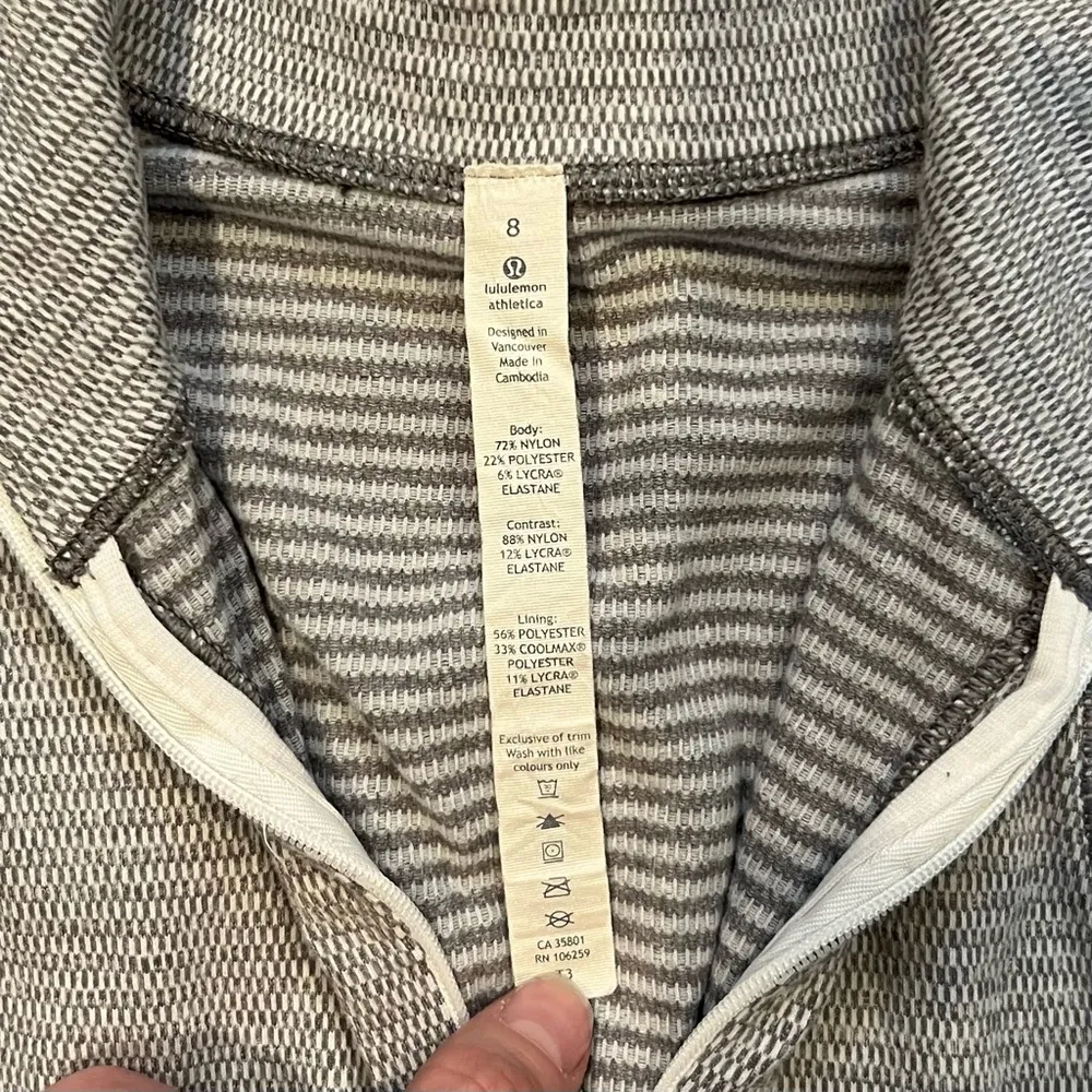 Lululemon Runderful 1/2 Zip Gray Layering Jacket With Hand Covers Size 8 - Image 5