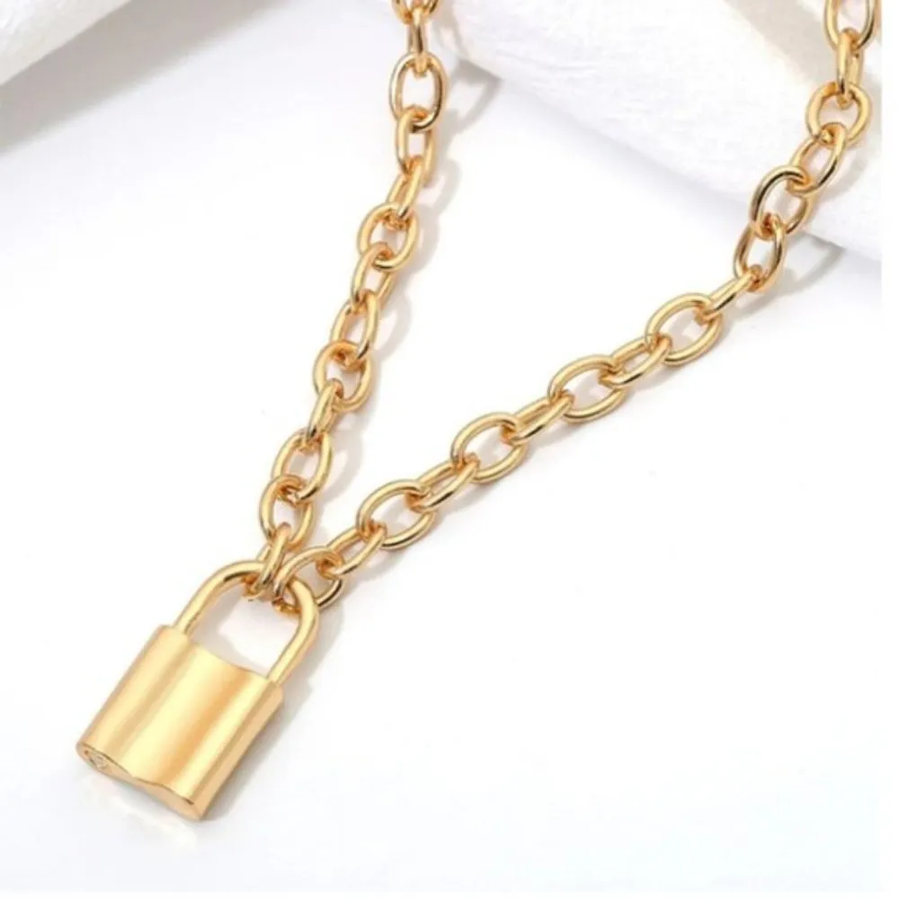 🤩4/$15🥳 Gold Color Lock Charm necklace - Image 5