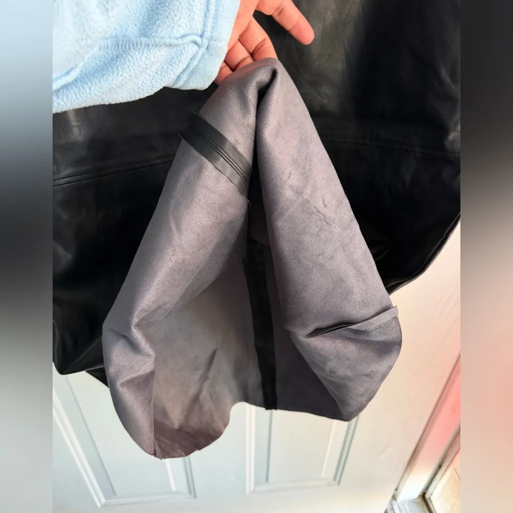 H&M Black 🖤  Size 10 Faux Leather Midi Skirt Women’s 🖤Back Zip & Snap Closure - Image 6