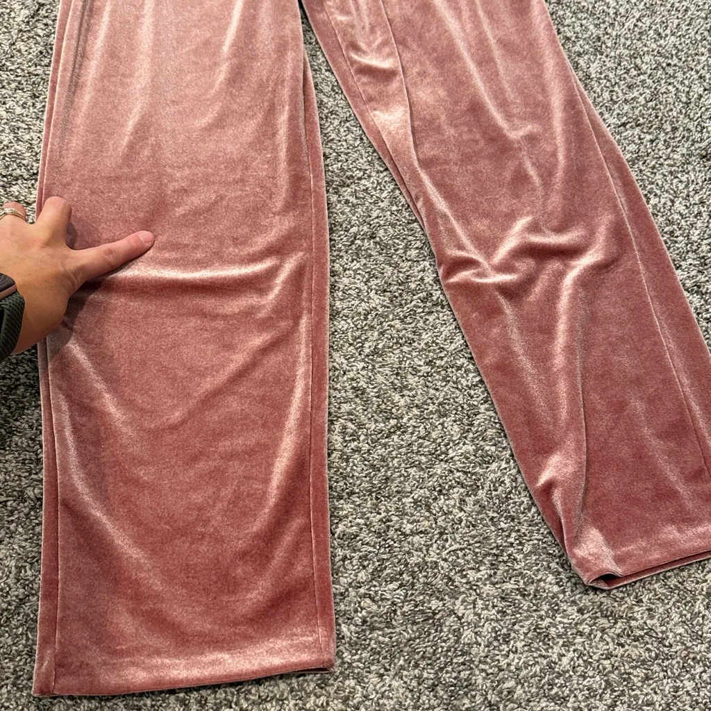 Express Deep V Full Velvet Jumpsuit in Rose Pink with Belt Size 6 - Image 9