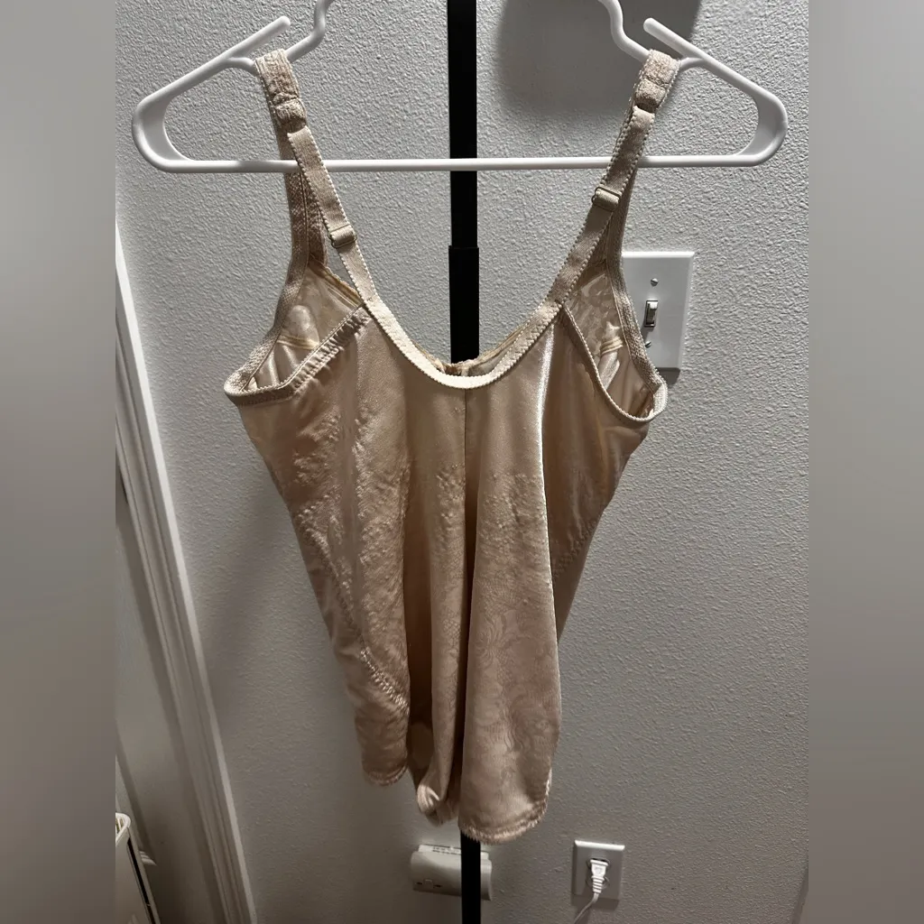 Flexees size 38 C shapewear Size L - Image 4