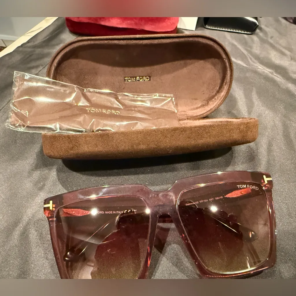 Tom Ford Sabrina-02 (FT0764) sunglasses with case and dusty - Image 2