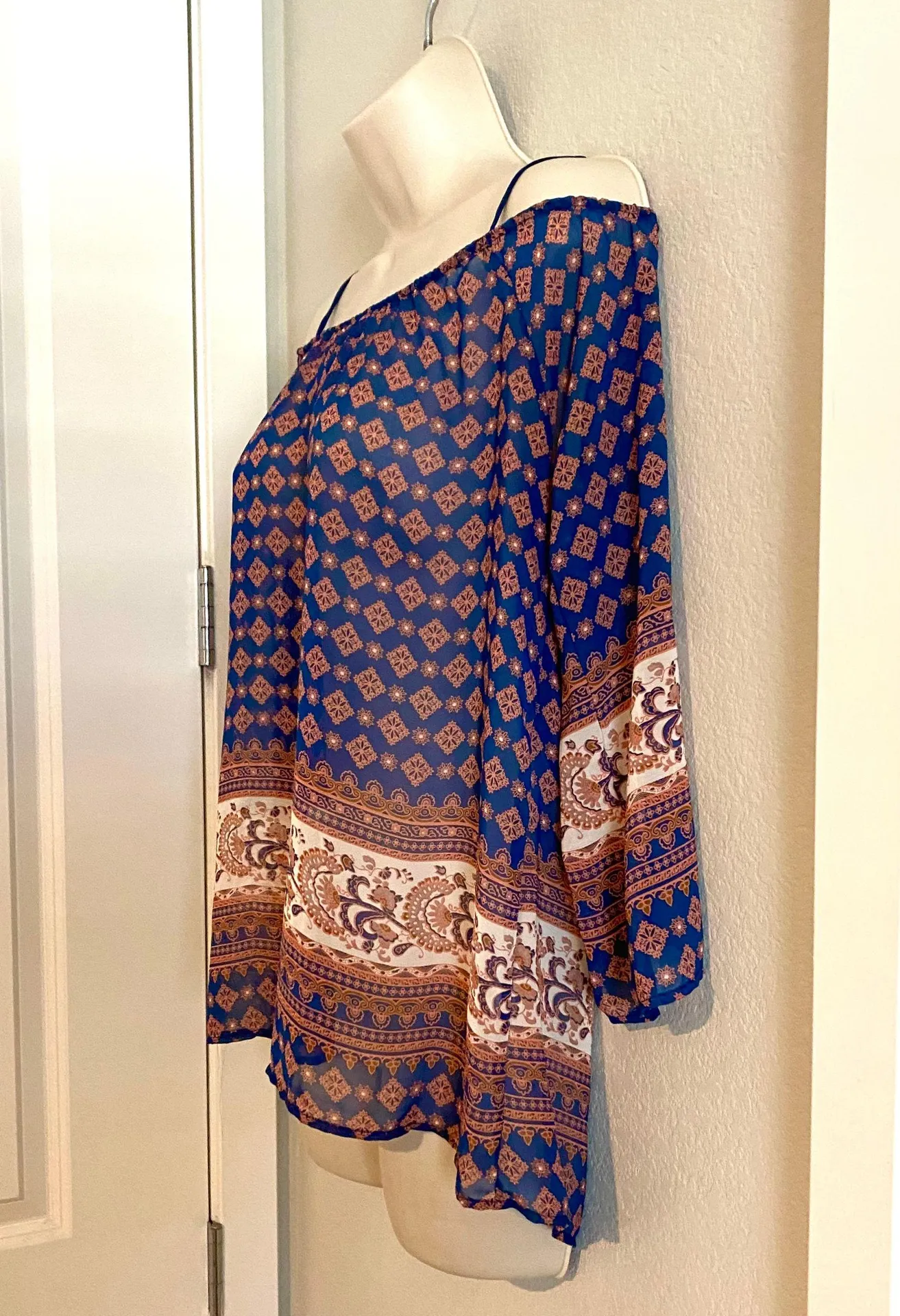 Like new boho sheer  blouse. Sz M - Image 4