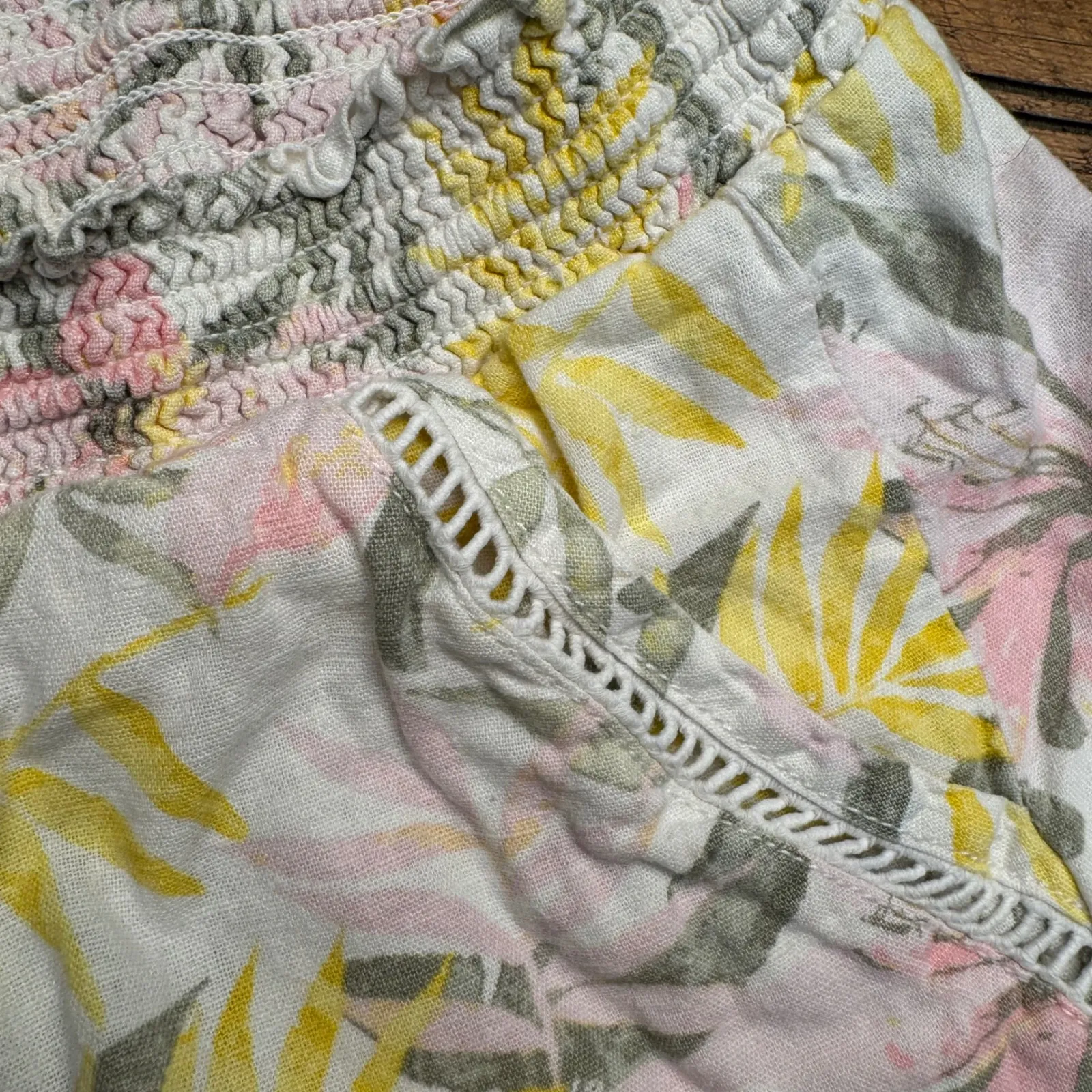 Briggs Women's‎ Floral Linen Blend Smocked Waist Shorts Size L - Image 3