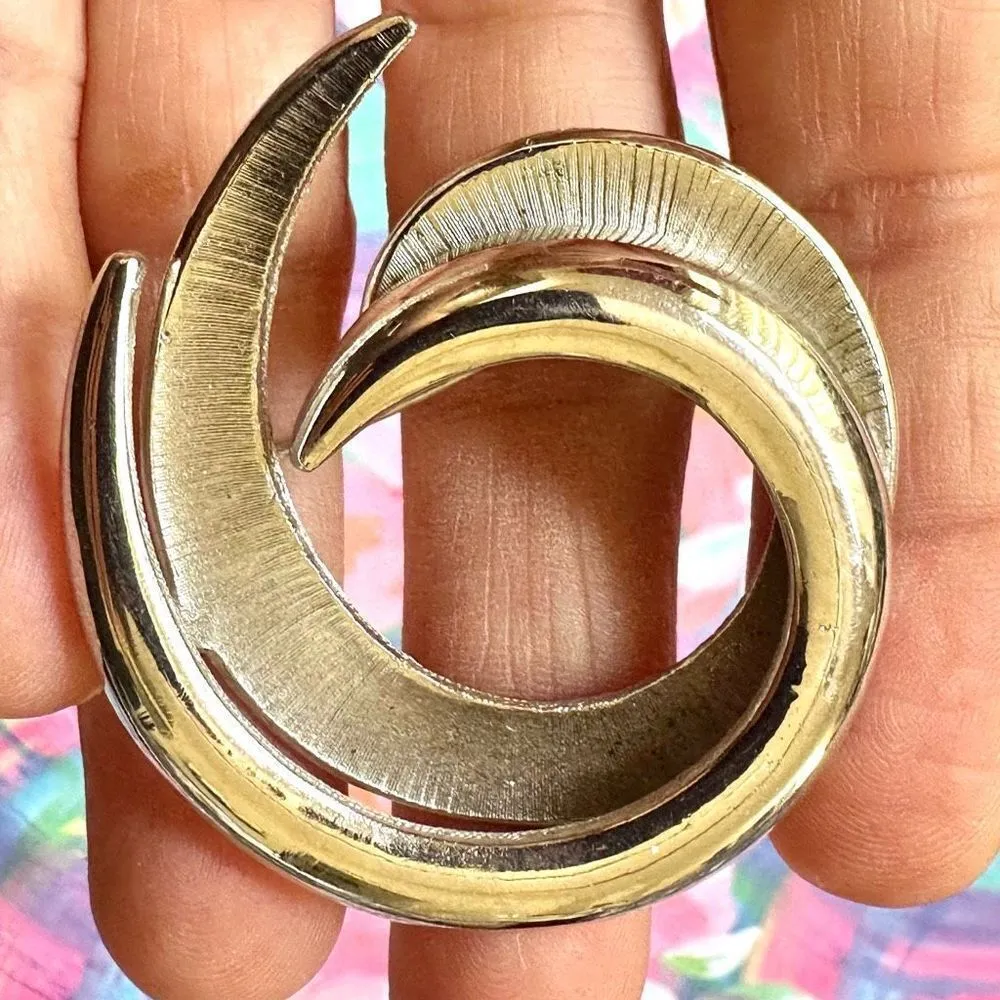 Trifari vintage silver tone swirl brooch - Image 3
