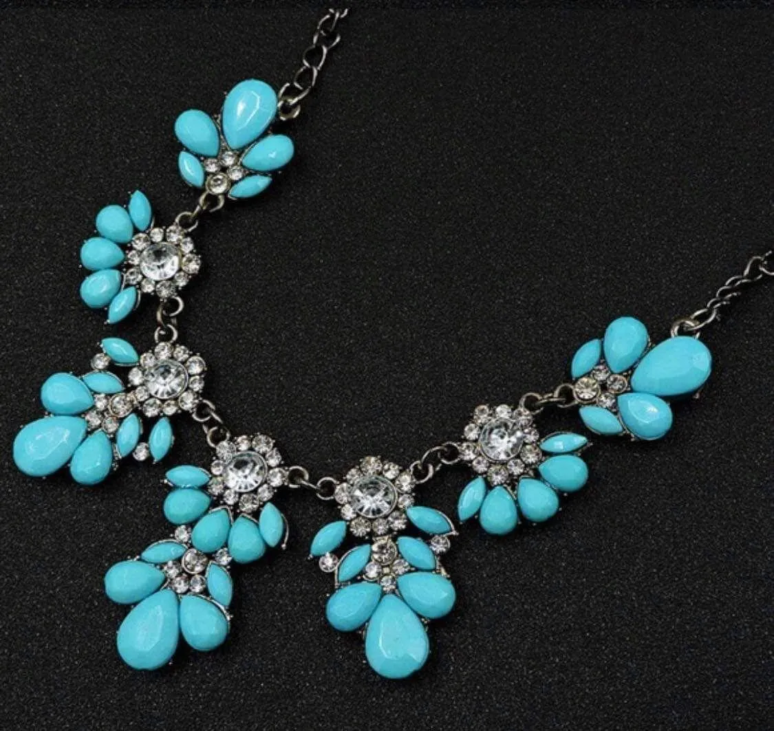 Resin Gems and Rhinestone Summer Style Flowers High Fashion Necklace Blue - Image 4