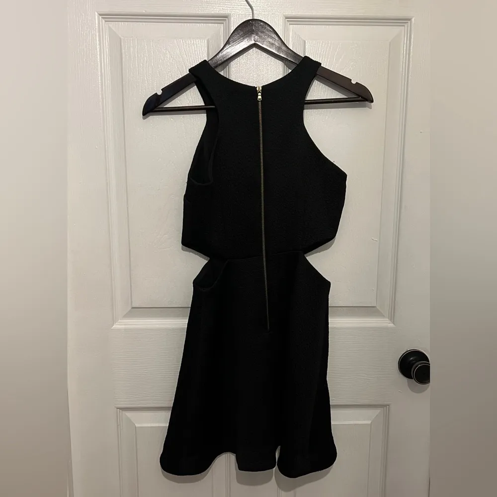 CLUB MONACO Women’s Black Textured Sleeveless Side Cut Out Mini Dress Size 0 - Image 2