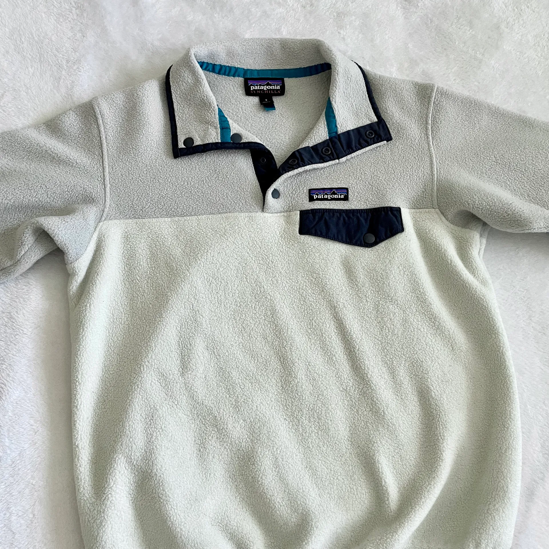 Synchilla Lightweight Snap-T Pullover Jacket in Grey/White/Blue - Image 2