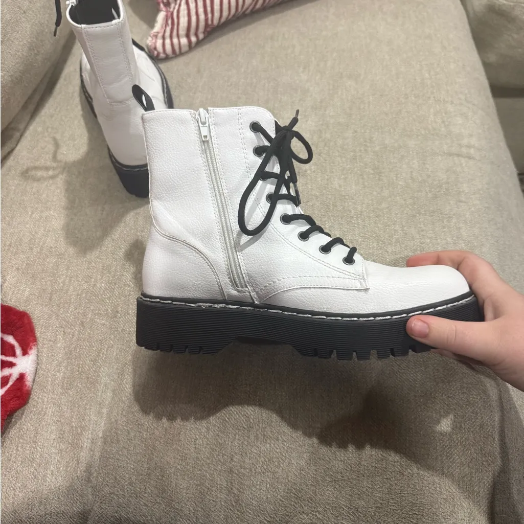 Sincerely Jules Black and White Combat Boots size 7.5 - Image 6