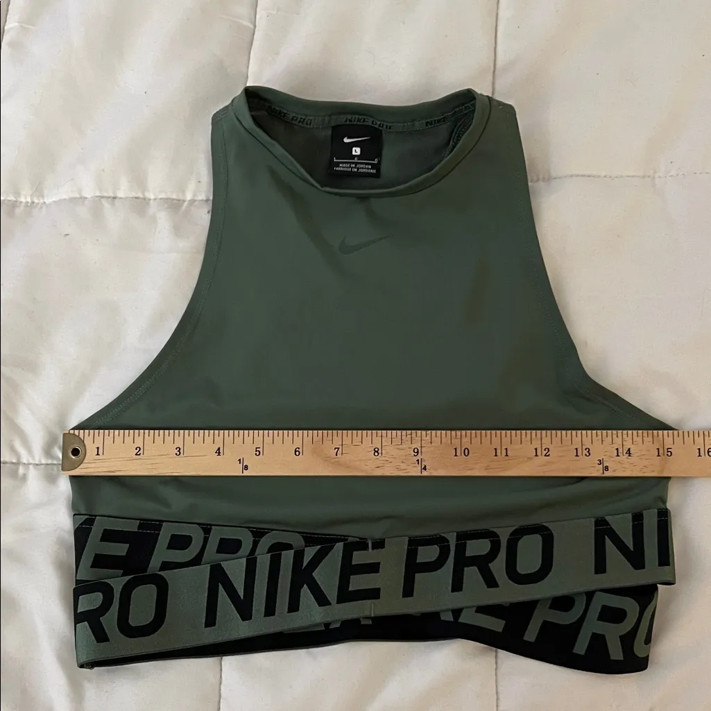 Nike  Intertwist 2 Crop Tank Size Large - Image 8