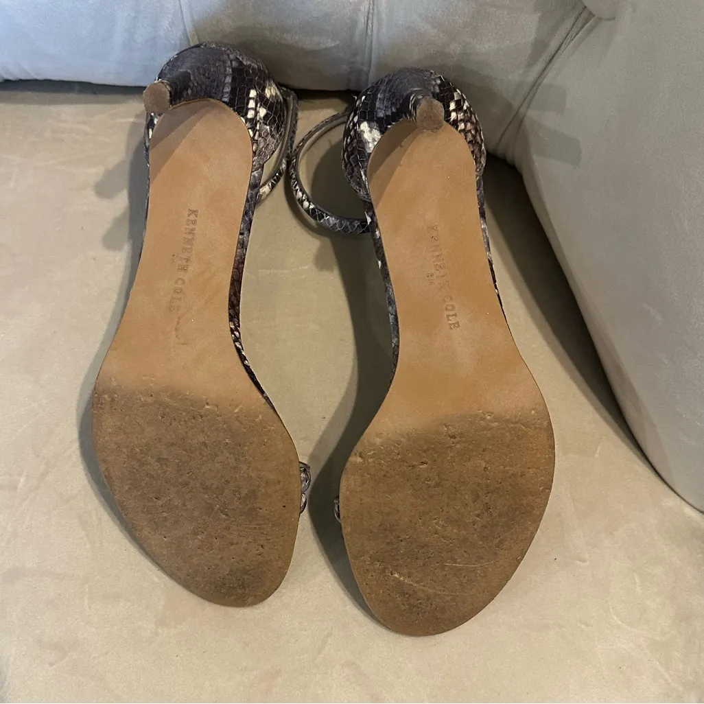 🌸Kenneth Cole Mallory snake skin print ankle strap heels Size 8 medium Gray - Image 4