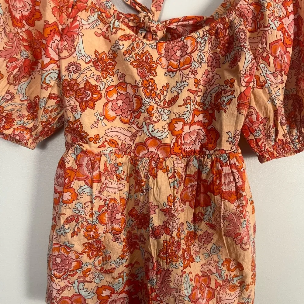 New THML floral puff sleeve pink orange peplum back tietop size small - Image 4