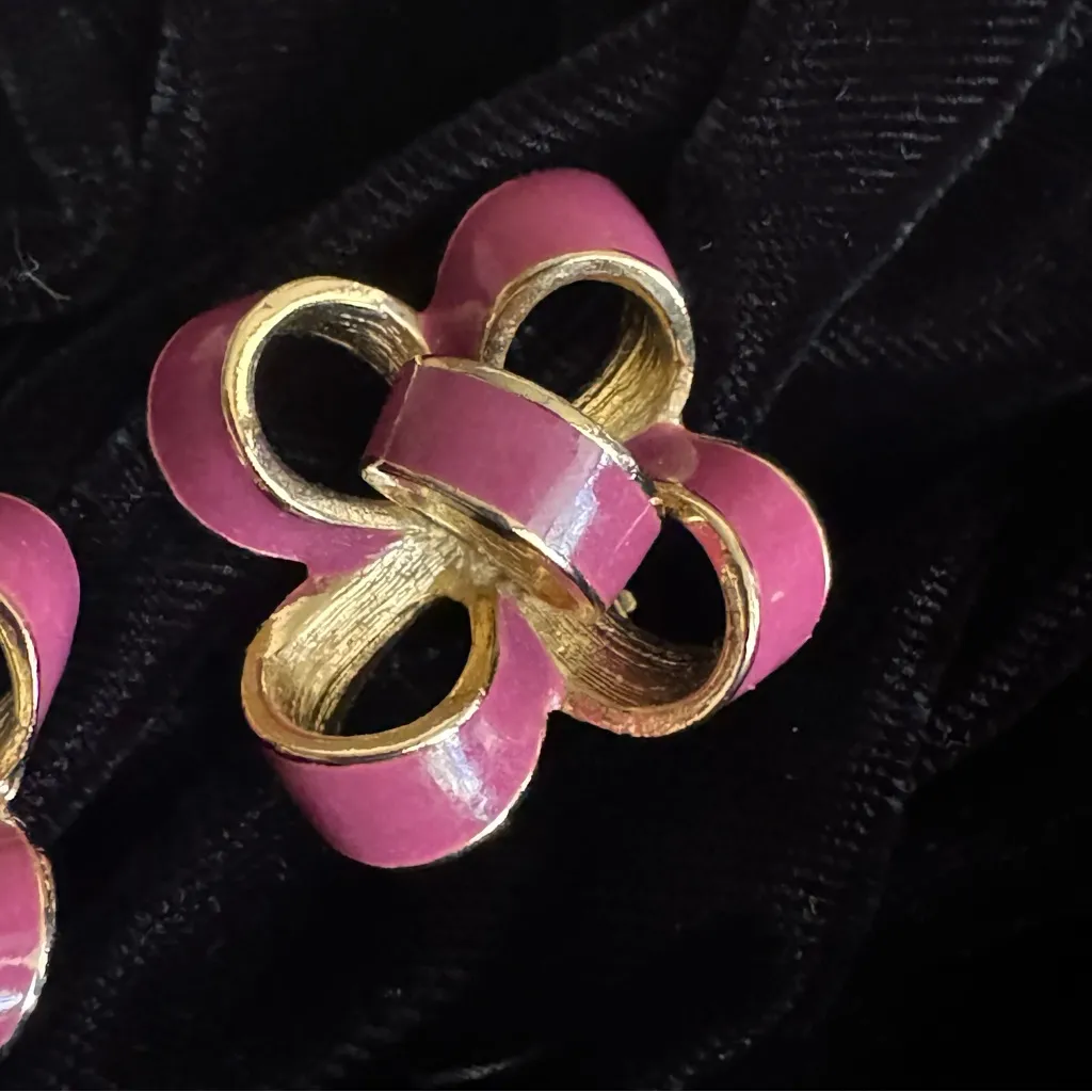 Vintage 80s Donald Stannard 3D Purple And Gold Bow Enamel‎ Clip - Image 3