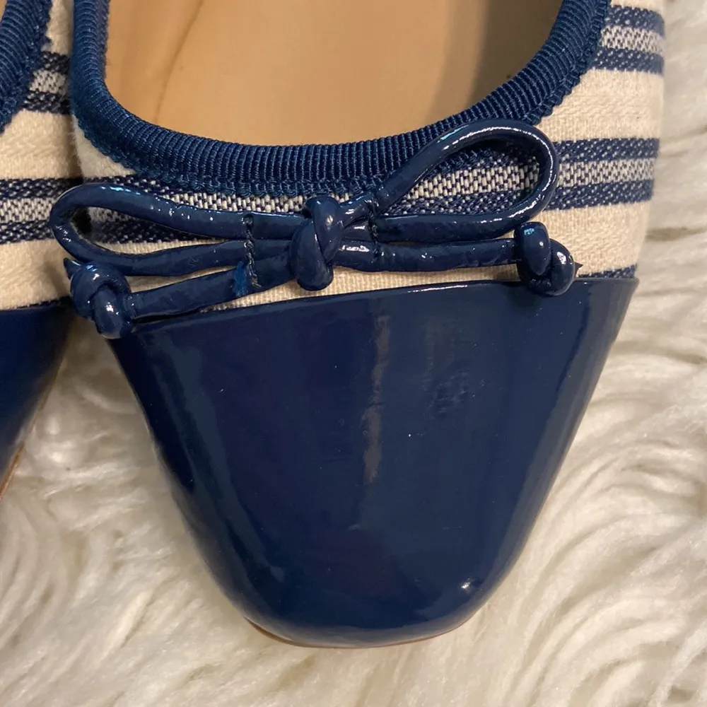 Violet & Red Flats Shoes size 8M BNWOT color navy blue with white - Image 2