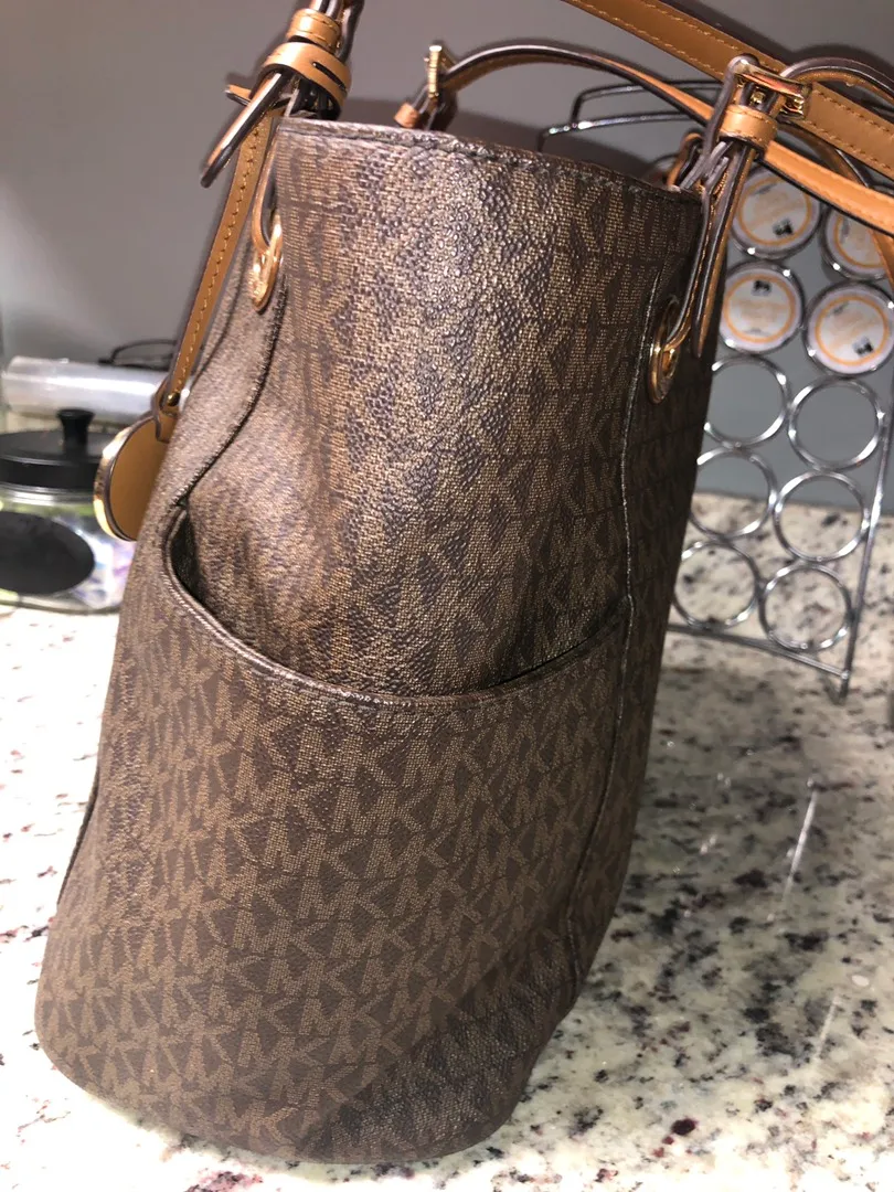 Micheal Kors Purse - Image 4