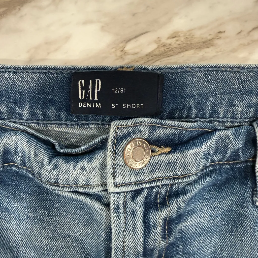 GAP Women's Distressed Light Blue Jean Shorts - Image 2