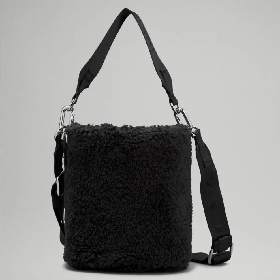 Lululemon Crossbody Bucket Bag Fleece in Black - Image 11