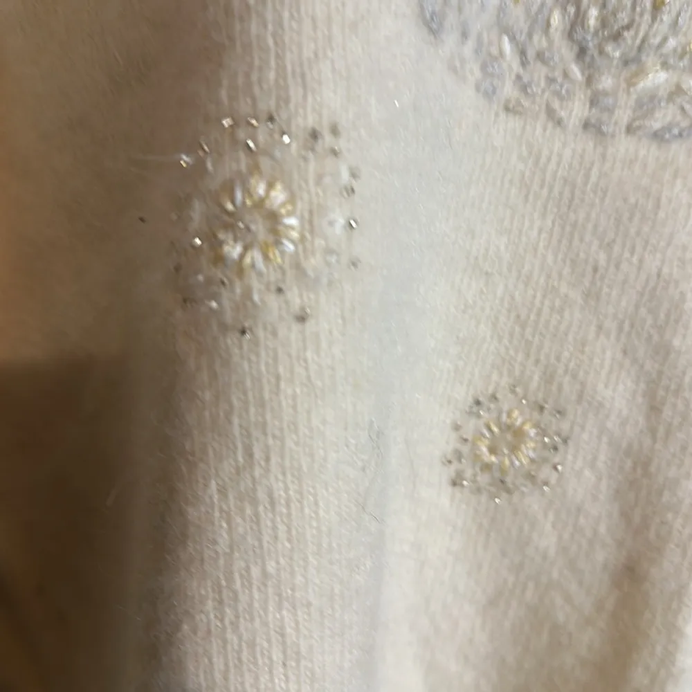 Orvis Vintage 1990s Y2K Ivory Sweater Wreath Snowflake Embroidery Beading XL - Image 10