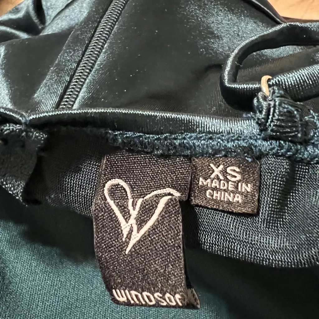 Windsor Strapless Satin Dress in Emerald - Image 9