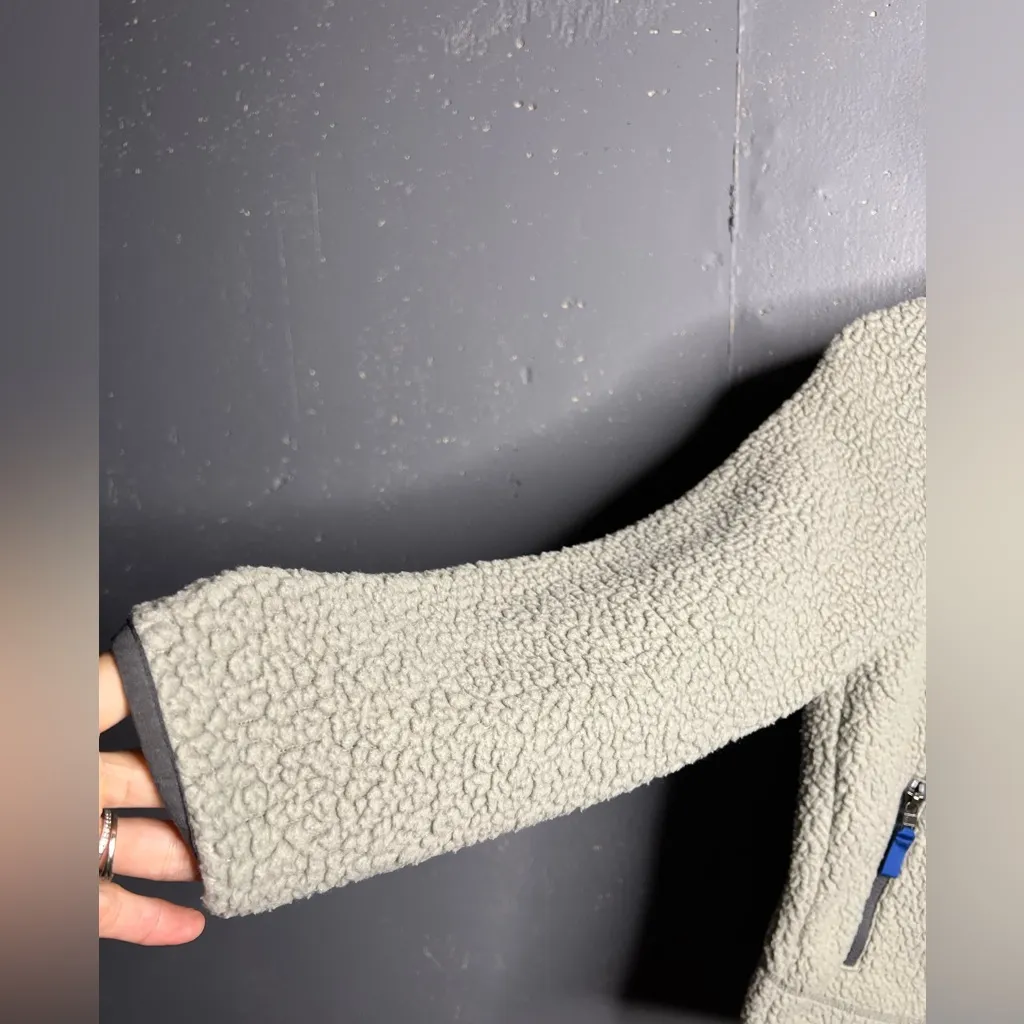 Patagonia Women’s Retro Pile Fleece Jacket. Size XXSmall in Gray - Image 5