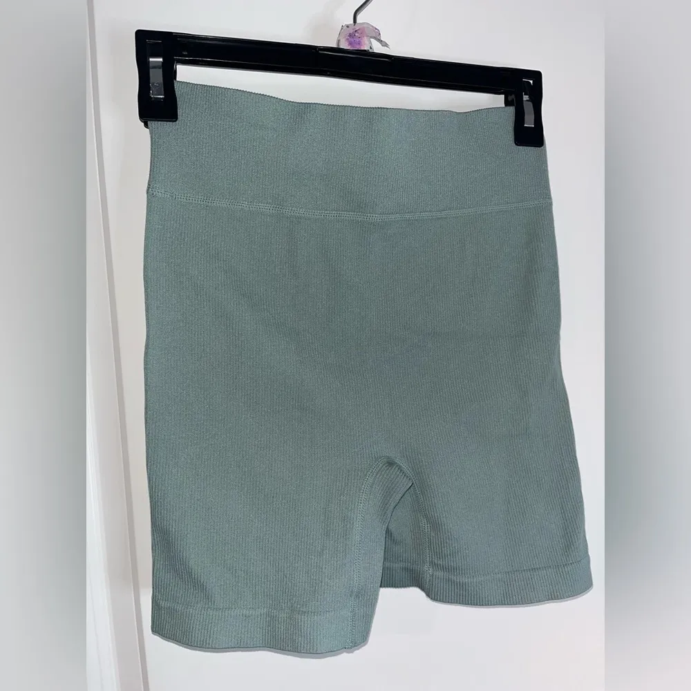 AURA High Rise Shorts Womens Medium Large Sage Green Ribbed Bike Stretch Active - Image 7
