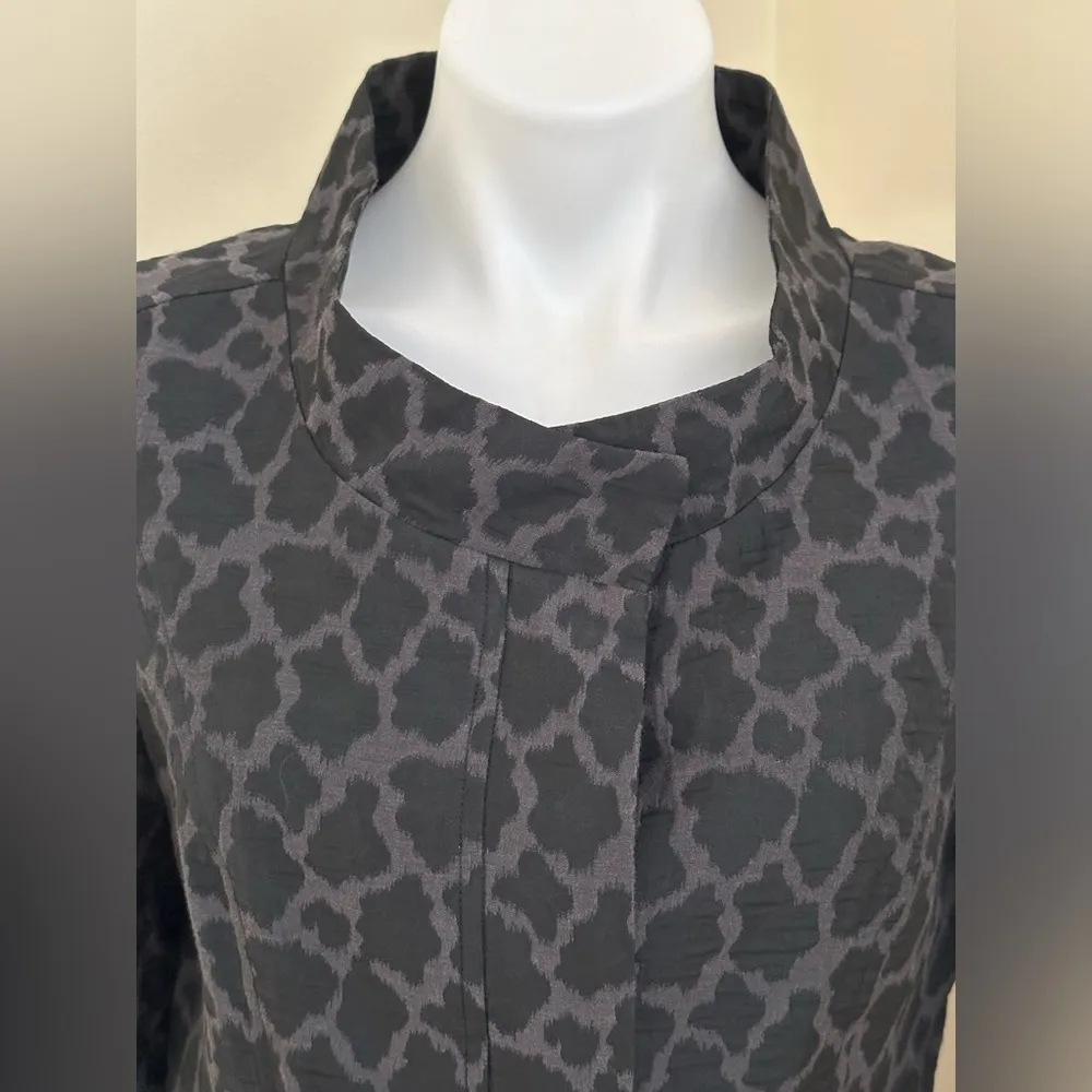 Think Tank Gray & Black Animal Print Wide Collar Hidden Button With Pockets Sz S - Image 4