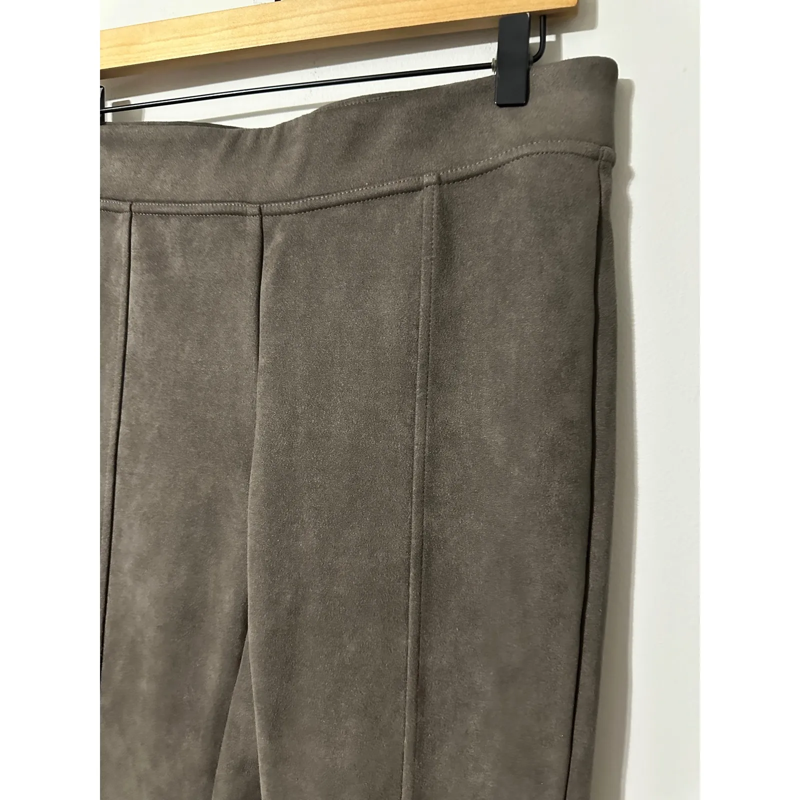 Andrew Marc Faux Suede Leggings Pants Women Size S Taupe Stitch Detail - Image 4